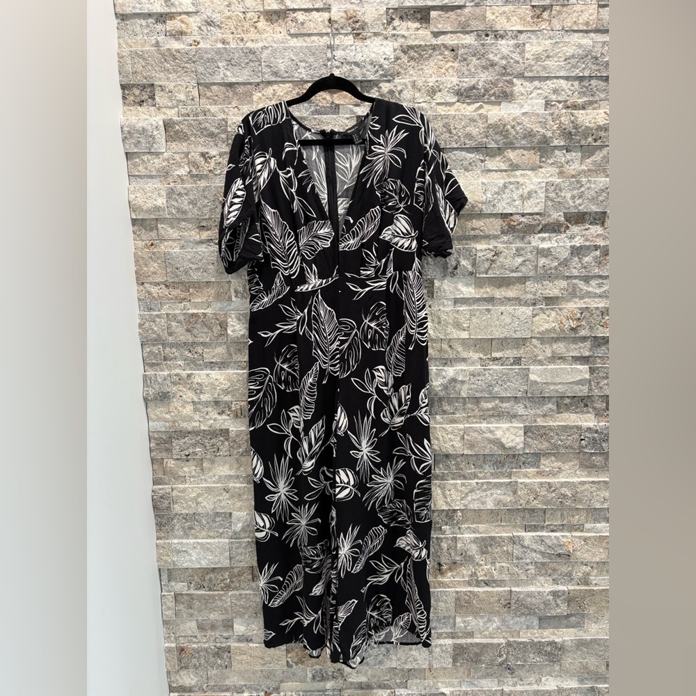Forever 21 Black and White Short Sleeve Jumpsuit Black and White Plus Size